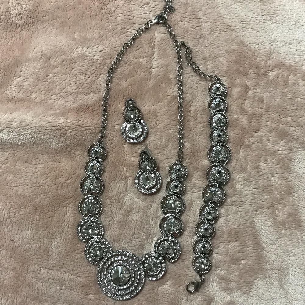 Elegant Silver Jewelry Set